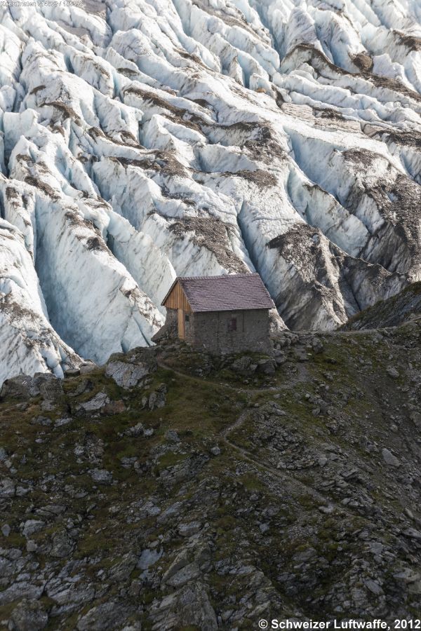 Grünhornhütte SAC, im Gebiet des Tödi. Blick gegen SE zum 'Bifertenfiren' (Position: 2'714'674.56, 1'185'527.88)
